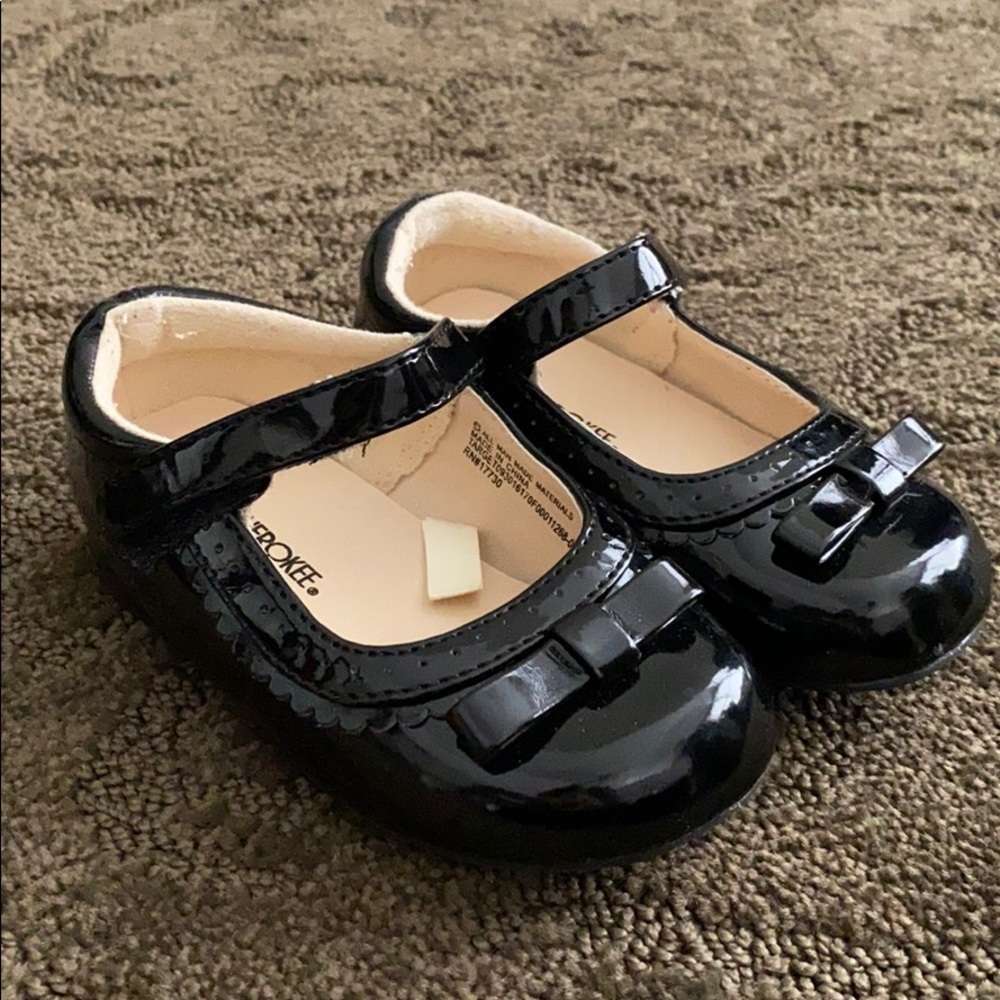 Black patent leather maryjane toddler girl shoe